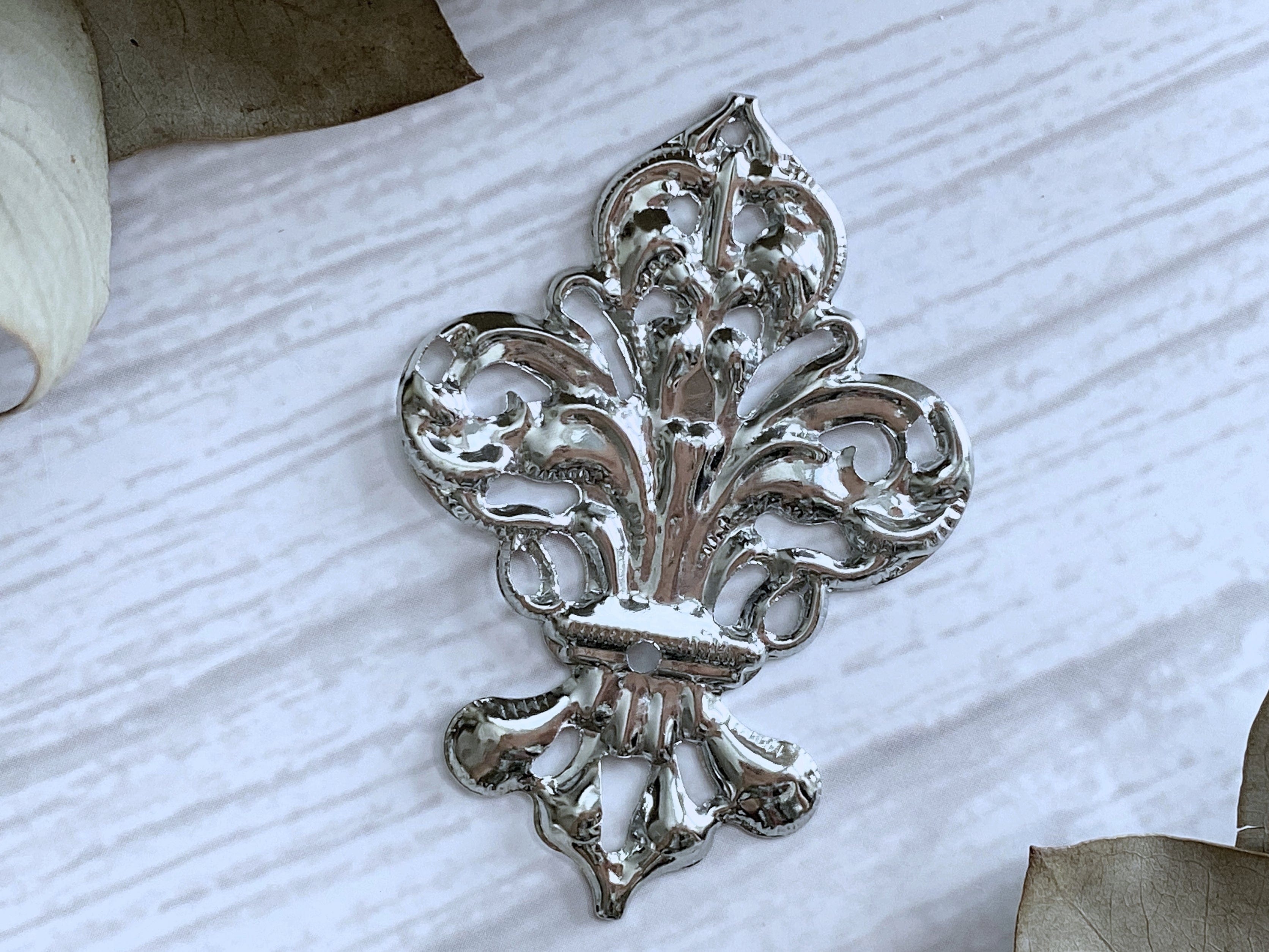 75pcs--30*22mm water drop fleur de lis flower Antique Tibetan silver